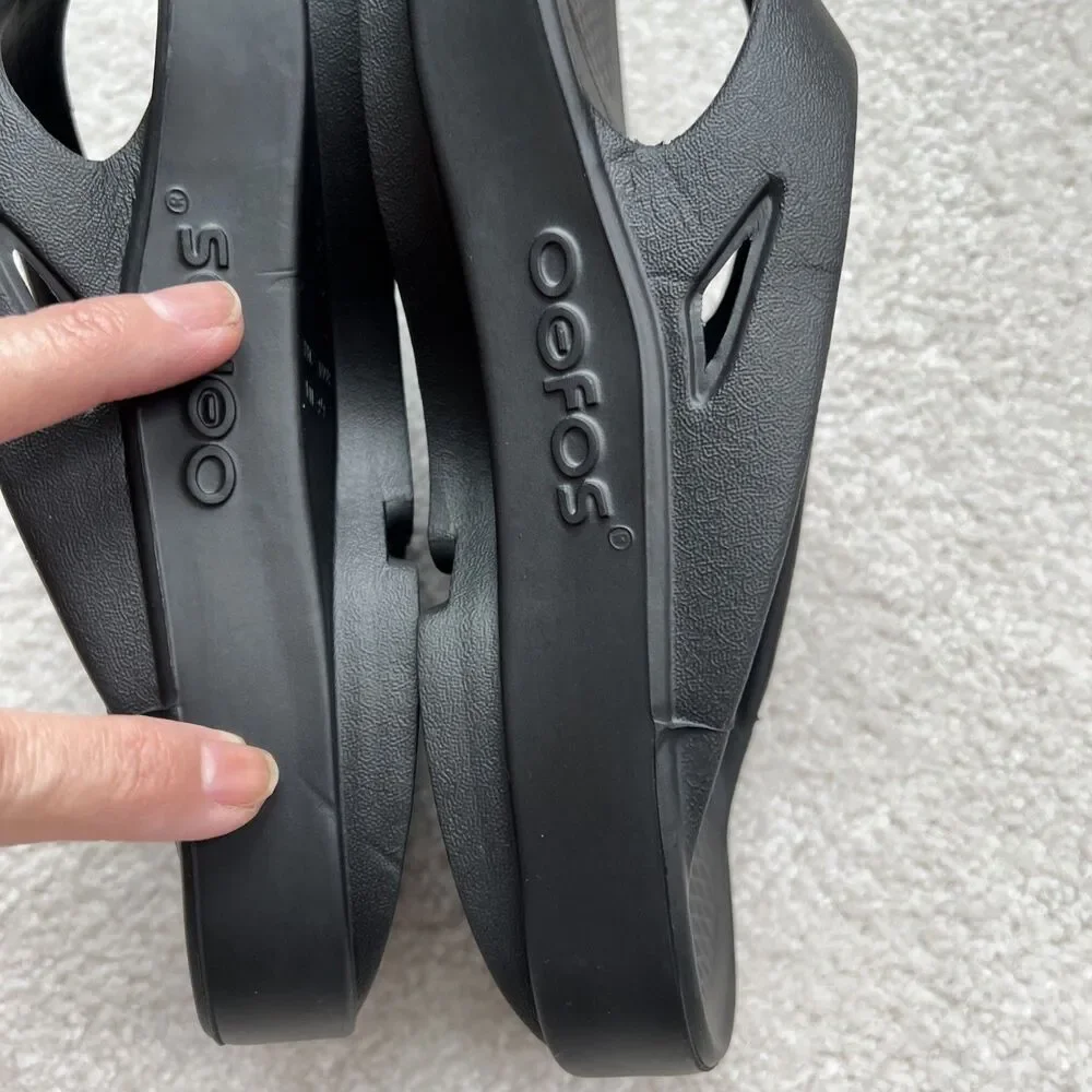 OOFOS OOlala Flip Flop Sandal Womens 8 Black Rubber Casual Recovery Thongs New